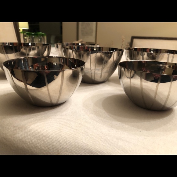 Michael Aram vintage 6 pc Abstract Stainless Metal Nut Bowls.
BOWLS are SOLD - Picture 1 of 6